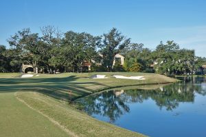 Houston Oaks 8th Approach